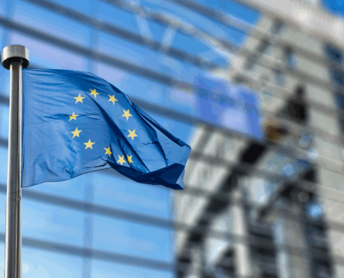 Zastava EU pred stavbo v Strasbourgu