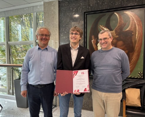 Prejemniki nagrade Informacijska jagoda 2025: dr. Marko Robnik Šikonja, Domen Vreš in dr. Simon Krek